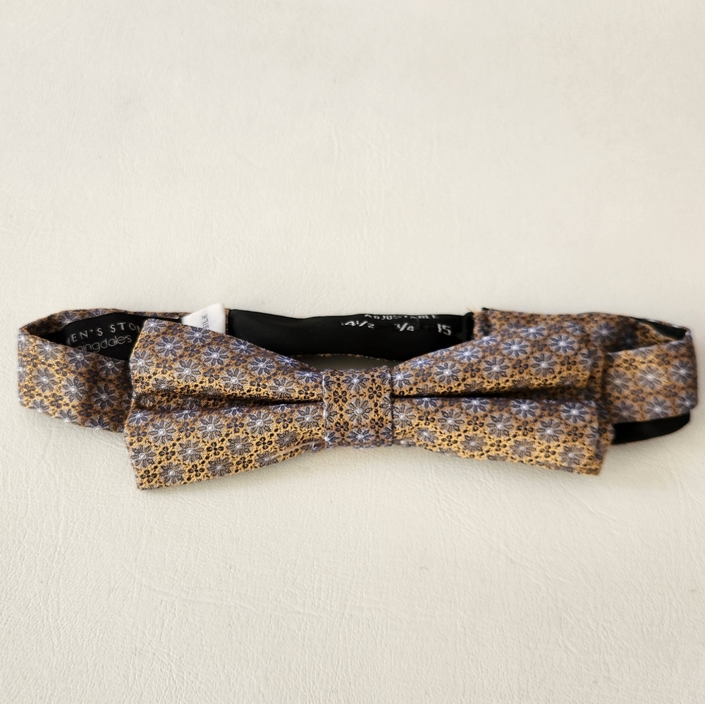 Bloomingdales The Men's Store Elegant Floral Patterned Bow Tie